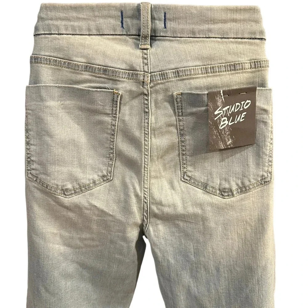 High Rise Light Blue Jeans - Picture 4 of 7
